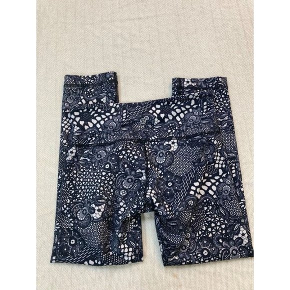 LULULEMON Wunder Under Crop III- Pretty Lace White Black. Size 4 - Picture 3 of 6